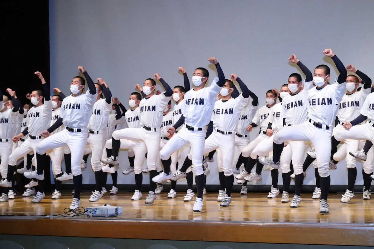 【画像・写真】ジャンボリミッキー！　龍谷大平安、令和初出場決定に“喜びの舞”披露