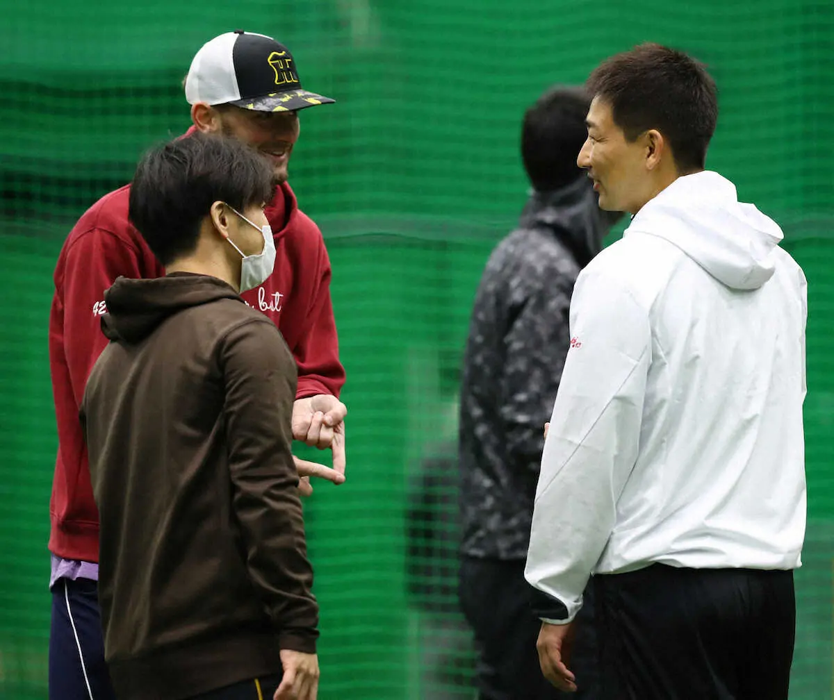 【画像・写真】阪神のB・ケラー、ビーズリーが入団会見　先発右腕B・ケラーはK・ケラーとの「ケラーリレー」に意欲