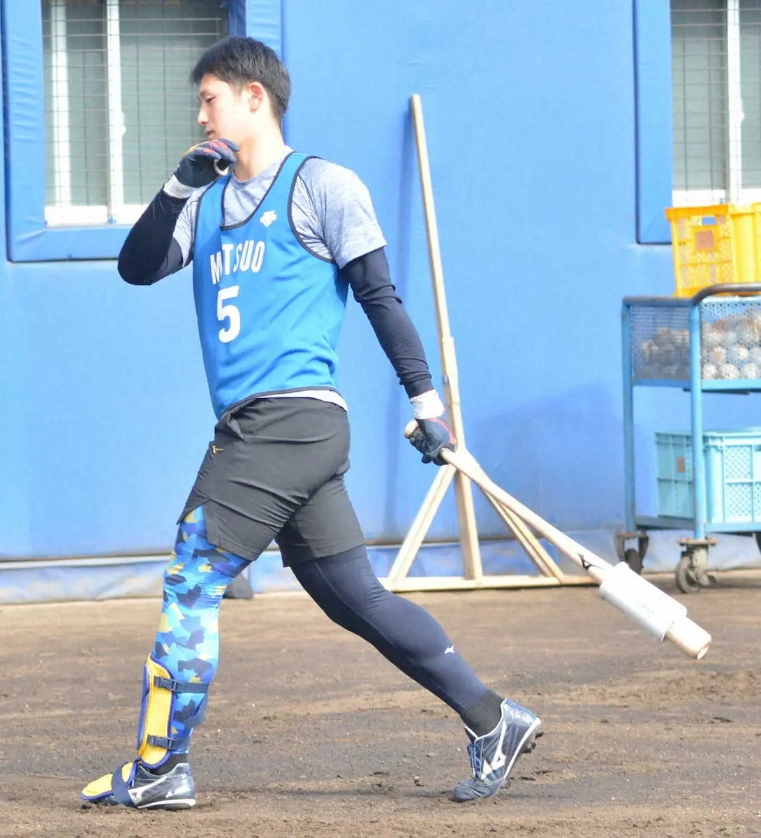 【画像・写真】DeNAドラ1・松尾　満点自主トレ打ち上げ　「しっかり秘訣聞きたい」キャンプでは牧の技術盗む