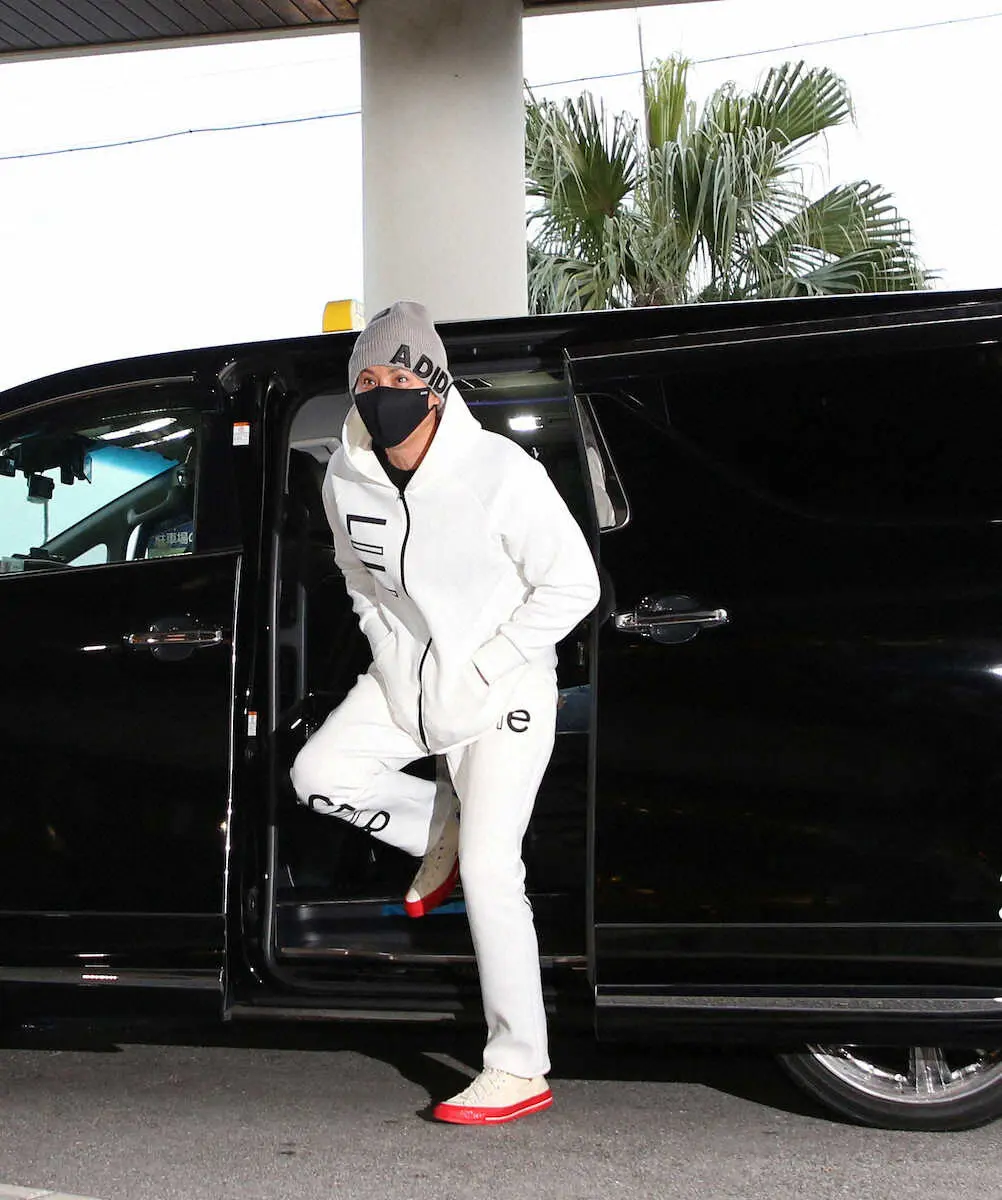 【画像・写真】日本ハム・新庄監督が名護入り　2年目へ開幕ダッシュ宣言「ペナントレースは俺の中では50試合しかない」