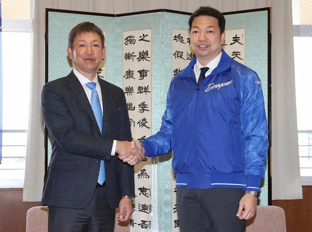 【画像・写真】中日・立浪監督「いよいよ来たな、という感じ」キャンプイン前に北谷町役場と読谷村役場を表敬訪問