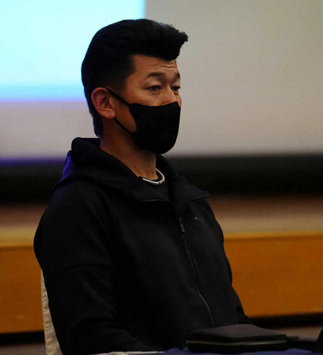 【画像・写真】DeNA・三浦監督　ドラ1・松尾に「投手陣とボールで会話しろ」