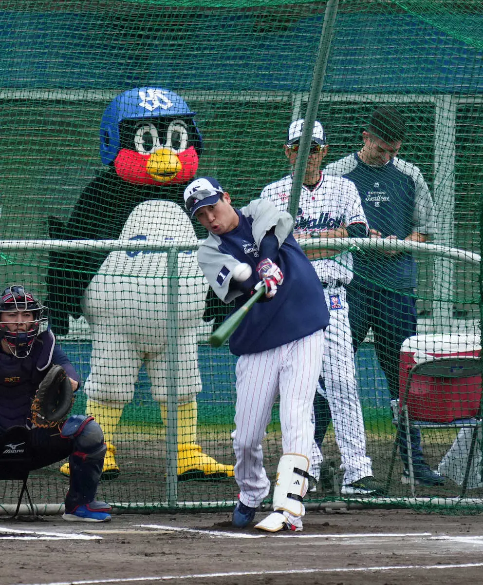 【画像・写真】ヤクルト・山田の“5センチ”　始動時に左かかとを浮かし構え遅れ防ぐ「しっくりくる部分があった」