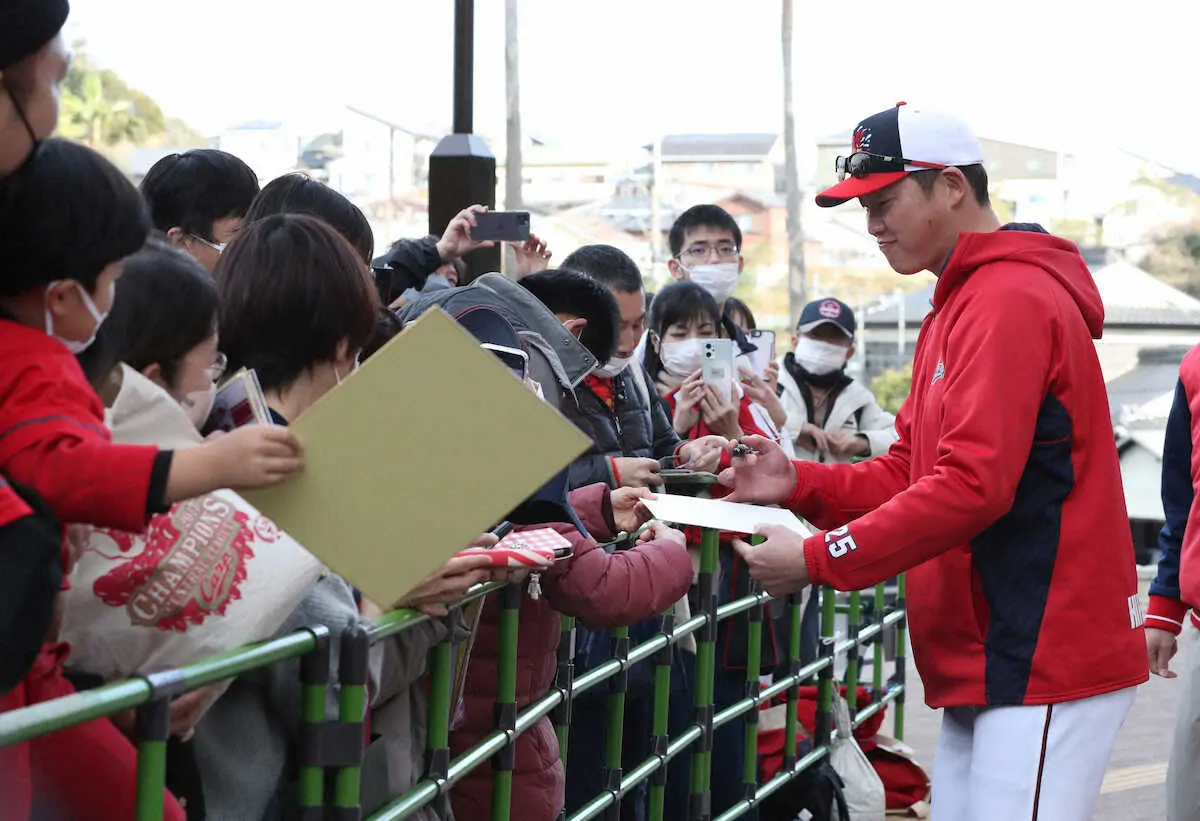 【画像・写真】プロ野球キャンプ　感染対策緩和でファンとの交流も解禁