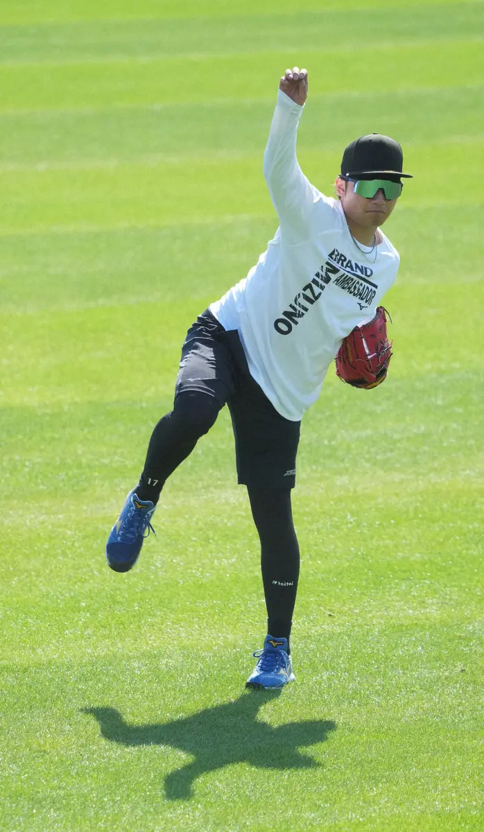 【画像・写真】日本ハム・伊藤大海がポンセからWBC球の情報収集「カットが曲り過ぎる」