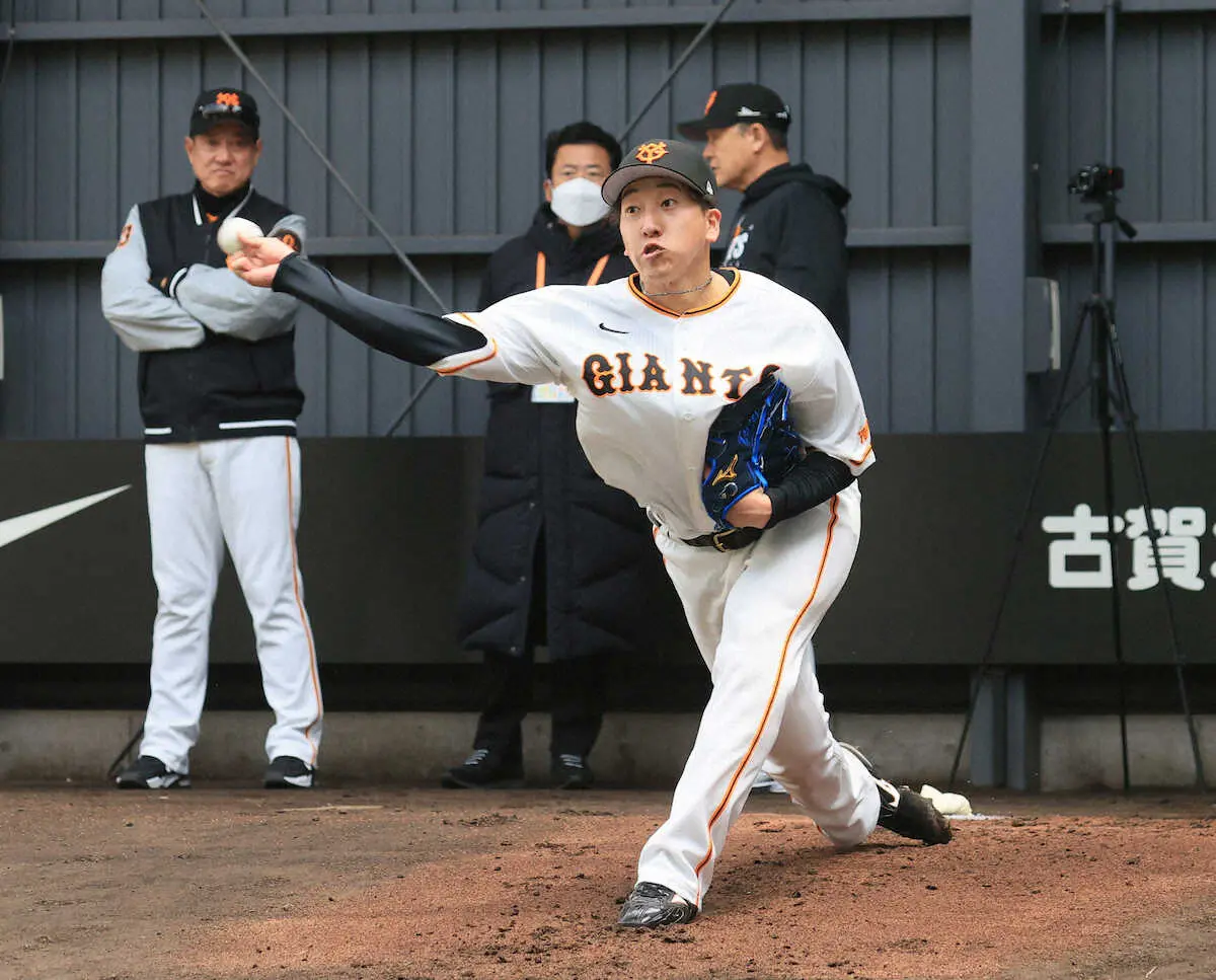 【画像・写真】巨人・大勢2日連続ブルペン入り　打席のブリンソンに「当てたら乱闘になる（笑い）」