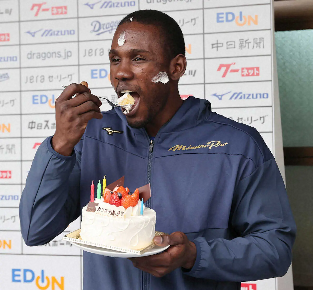 【画像・写真】中日の新助っ人・カリステ　遊撃練習で軽快な動き　「どこでも守れるし肩もいい」立浪監督もセンス絶賛