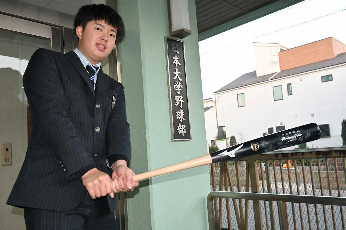【画像・写真】ヤクルト村上の弟・慶太内野手、“3冠バット”持参で日大入寮「1年春から試合に出たい」