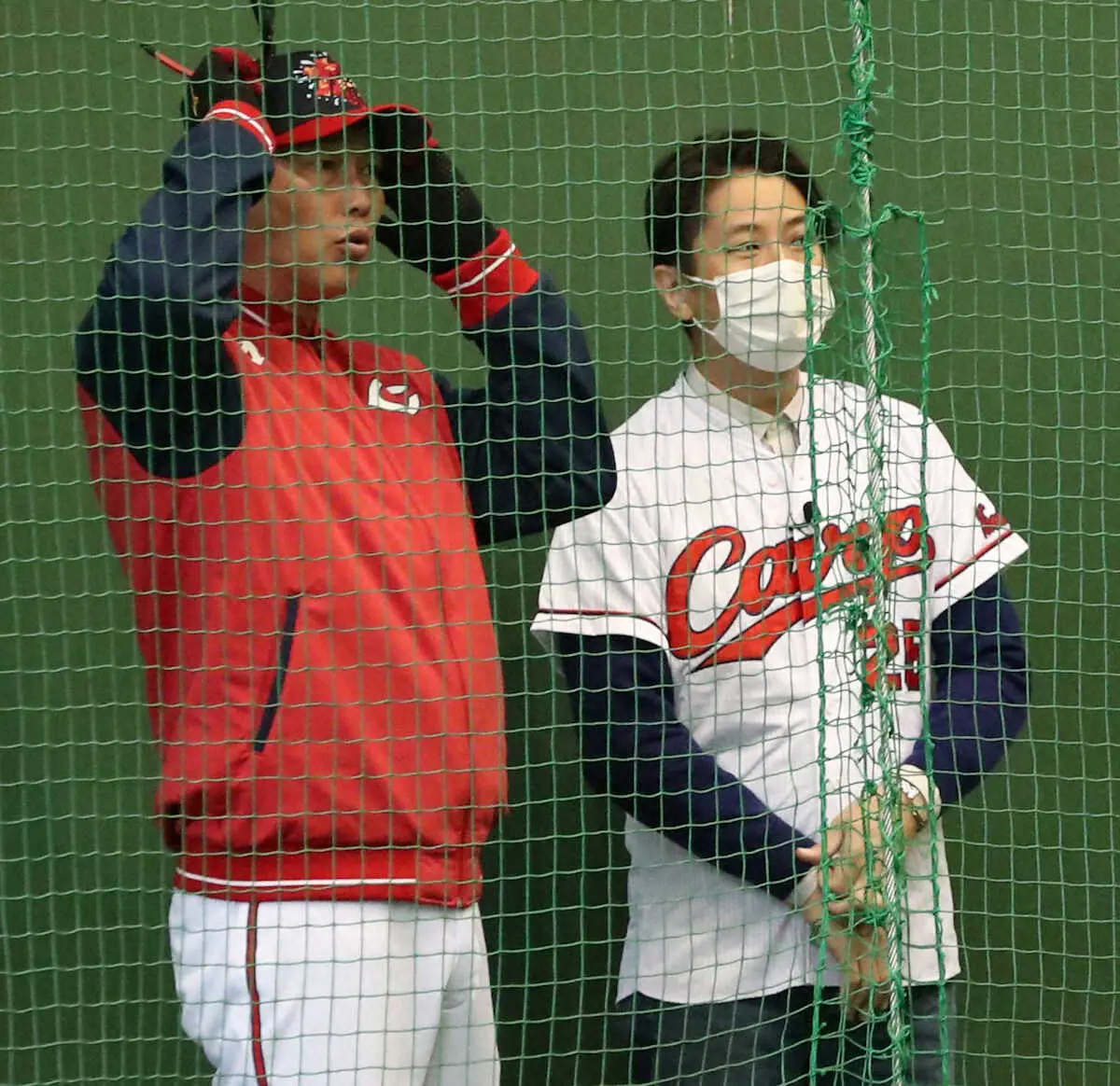 【画像・写真】広島・新井監督　“ウグイス嬢”大変身でファンも爆笑&喝采　「MC野間です」期待の4選手を自ら紹介