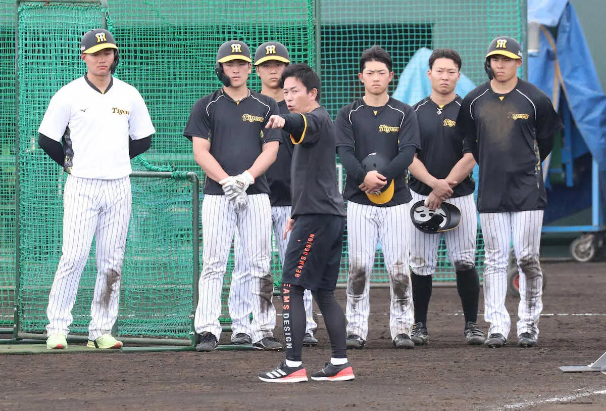 【画像・写真】赤星先生「ケツでスライディングするな」若虎に盗塁極意伝授　4年目遠藤に「センスある」