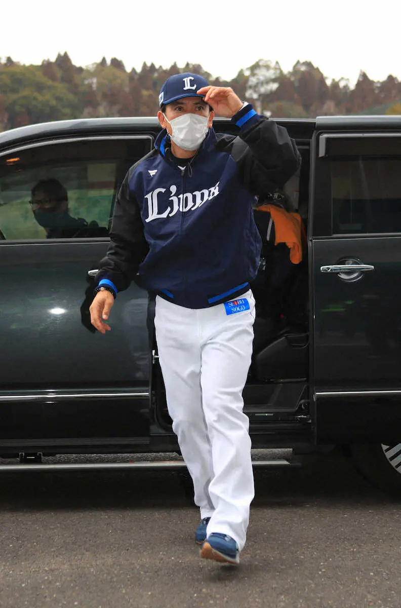 【画像・写真】西武キャンプイン　南郷20周年歓迎セレモニー松井監督「チャレンジしていきたい」