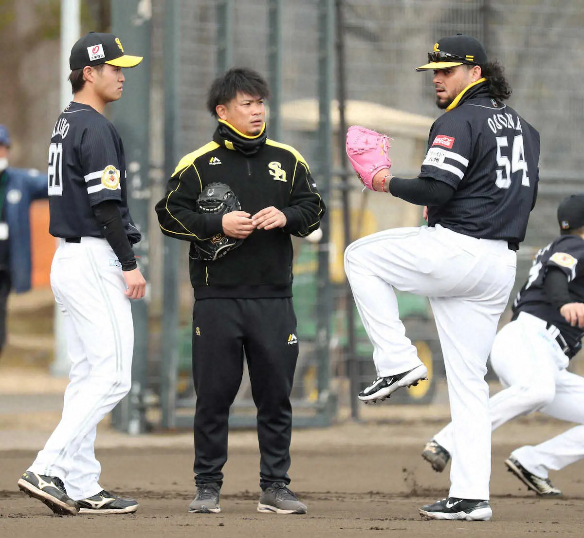 【画像・写真】ソフトB・甲斐野　オスナ先生効果でフォーム改善「教えてもらったことが身になりそう」