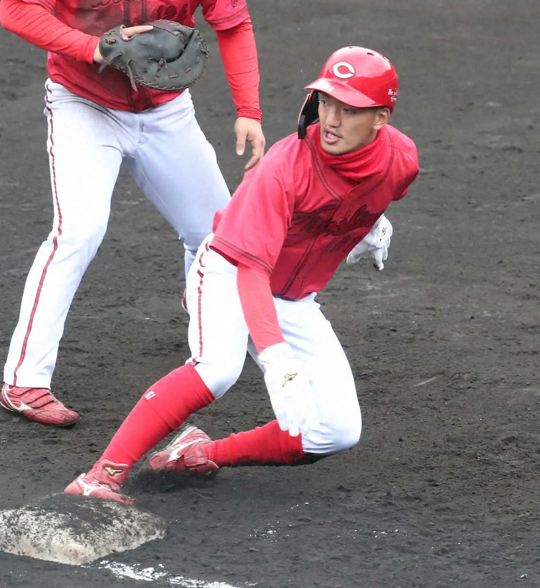 【画像・写真】♪走るー走るー俺たちー♪　広島・新井流“走塁改革”「失敗してもいい、どんどんトライして」