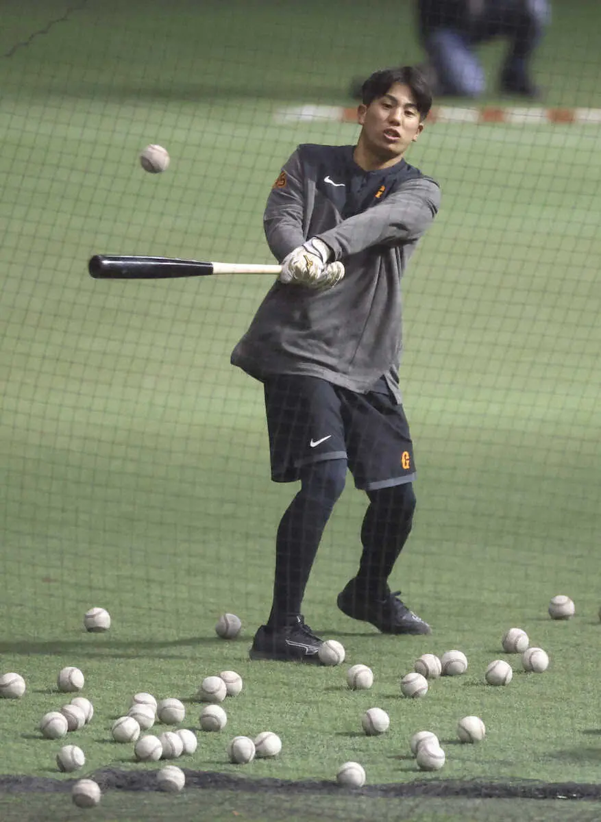 【画像・写真】巨人のドラフト4位・門脇　育成の戸田から右翼席中段にサク越え