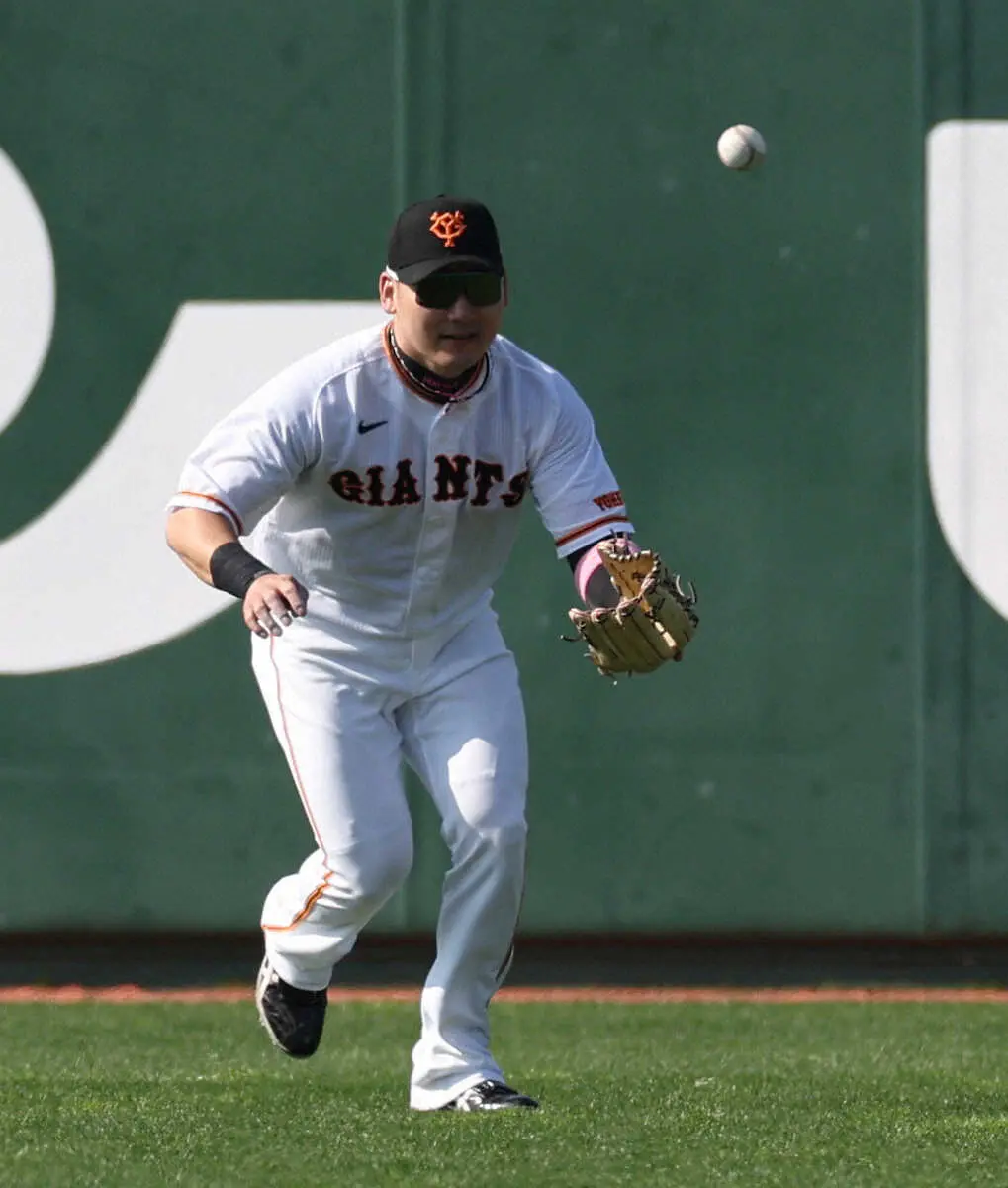 【画像・写真】巨人・丸が右翼、松田が二塁で練習　初のシートノックで頼もし守備披露