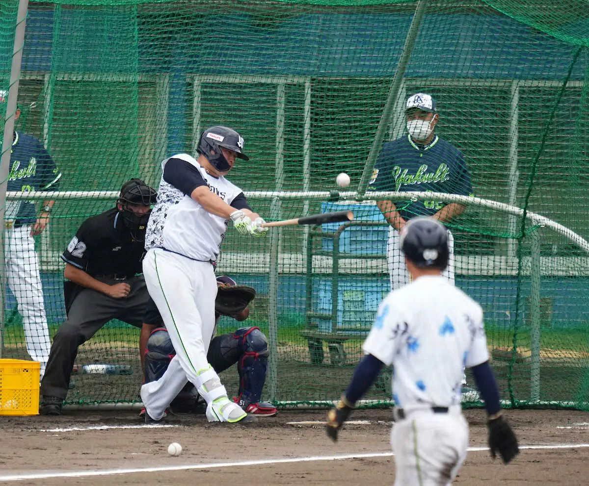【画像・写真】ヤクルト村上　今度は右翼へ場外弾！推定130m「現状としてはいいのかな」