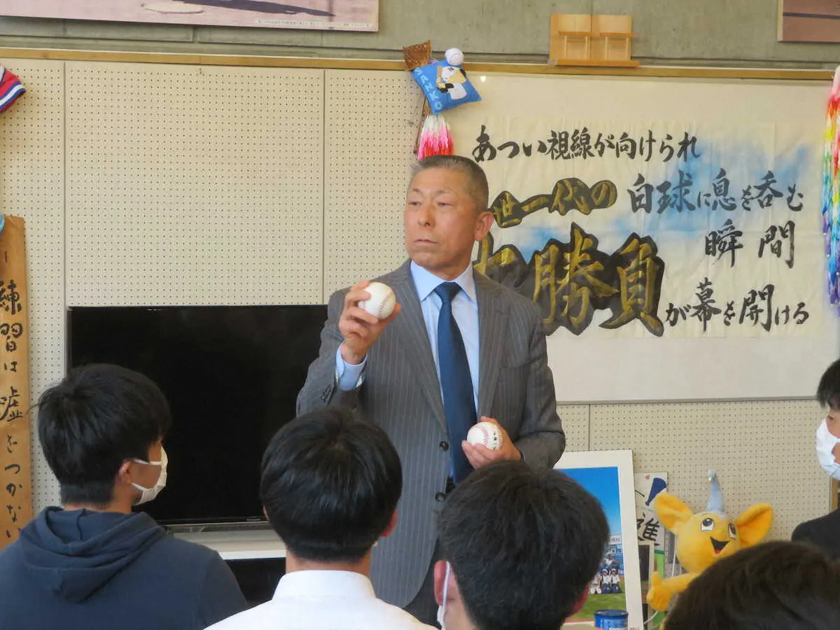 【画像・写真】退任する日大三・小倉監督に帝京・前田名誉監督が「我々は野球を忘れちゃダメ」と惜別の辞