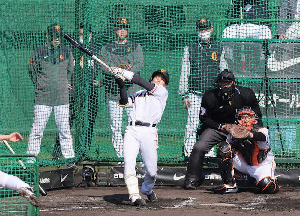 【画像・写真】巨人のドラフト4位・門脇　今キャンプ初の紅白戦で“プロ初打席初安打”