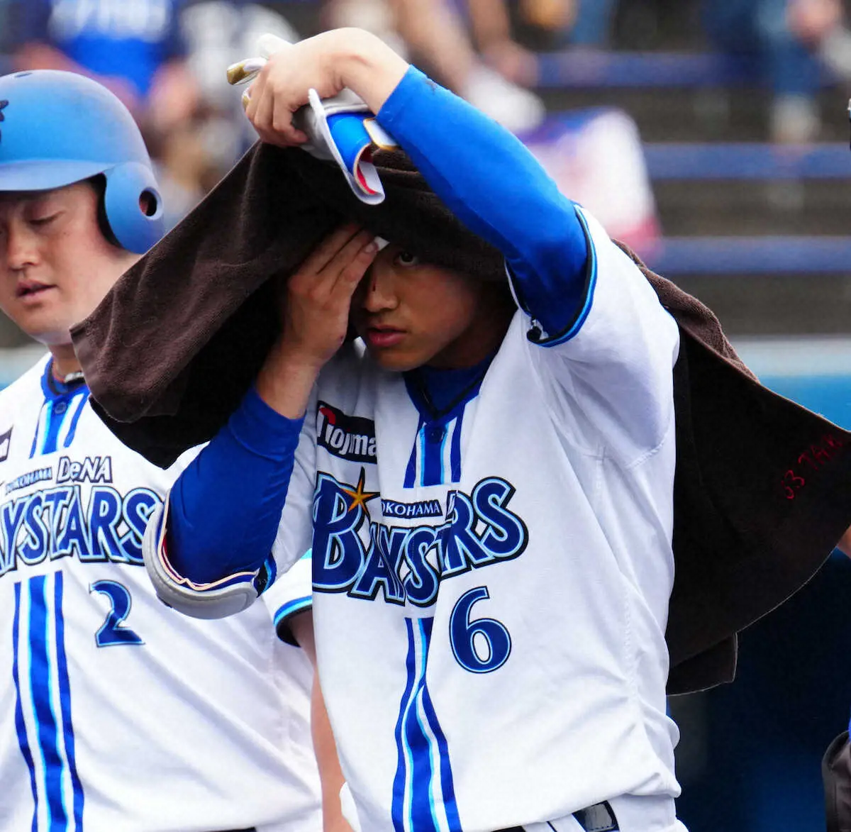 【画像・写真】DeNA・森　紅白戦初回の初打席に頭部死球で退場