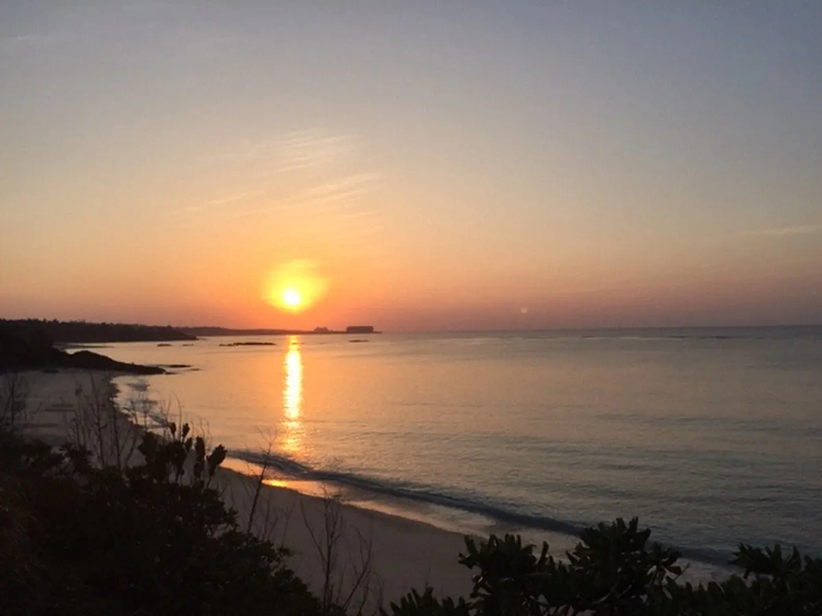 【画像・写真】東シナ海と沖縄の夕日