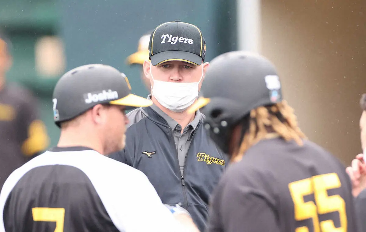 【画像・写真】日本の野球に適応するための極意語る　阪神・サンズ駐米スカウト　ブルペンと打撃練習を入念に視察