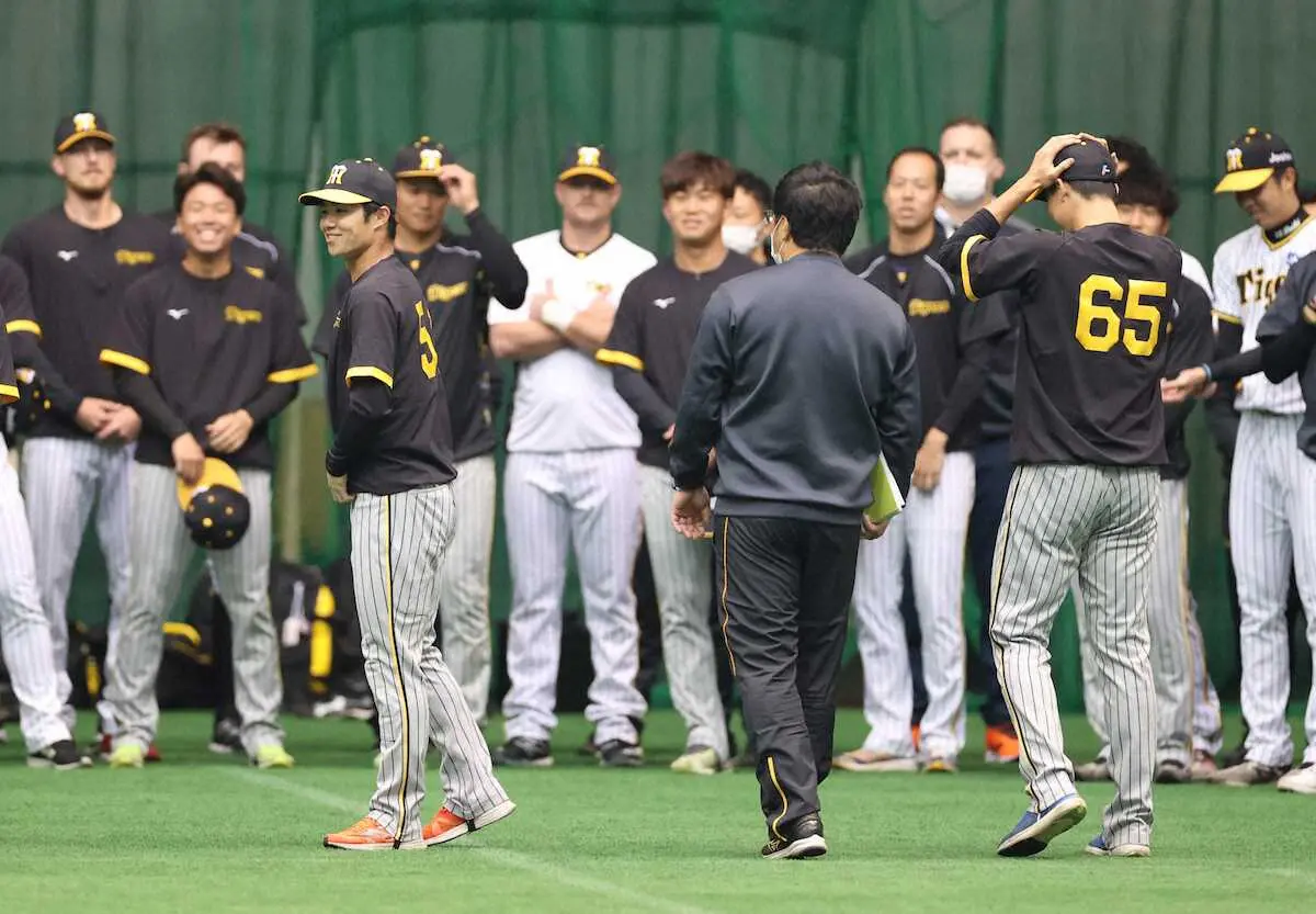【画像・写真】WBC組の阪神・中野、湯浅がキャンプ打ち上げ前に「世界一を取って帰ってくる」と決意表明