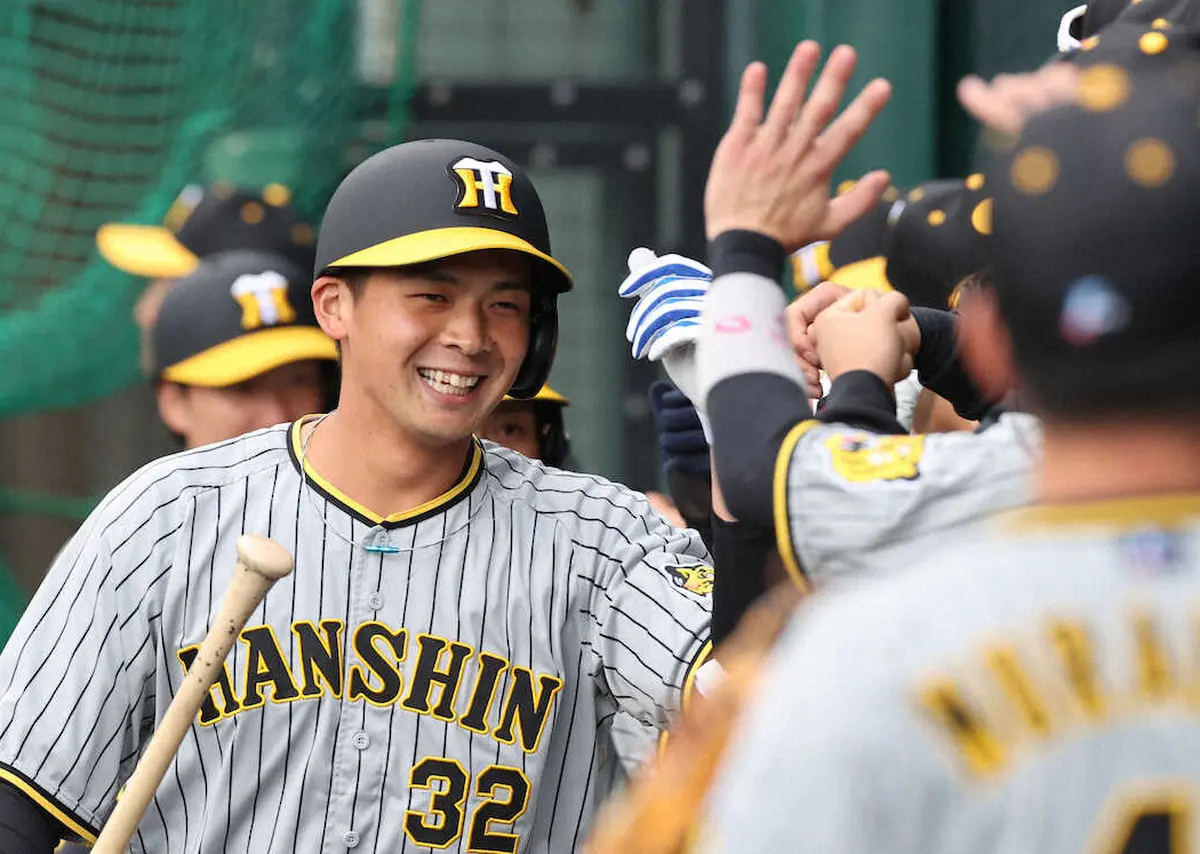 【画像・写真】阪神・井上　豪快130メートルサバイバル弾！　代打で今春対外試合1号「初球からいく準備はしていた」