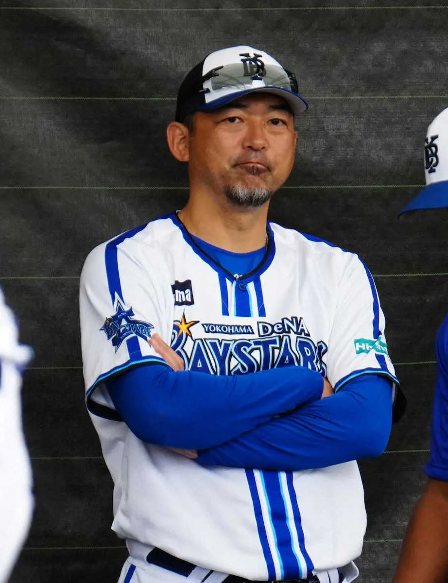 【画像・写真】DeNA・斎藤チーフ投手コーチがキャンプ離脱　14日未明自宅が侵入被害　当面は木塚コーチ1人体制