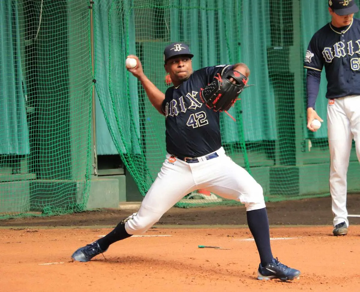 【画像・写真】オリ新外国人・コットンが2度目のブルペン入りで制球力アピール　納得の37球「すごく感覚がよかった」