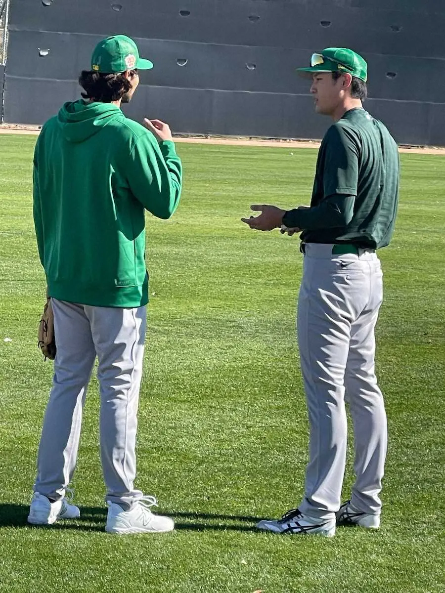 【画像・写真】アスレチックス・藤浪キャンプイン　英会話力を発揮し質問攻め「聞き取りはなんとかできる」