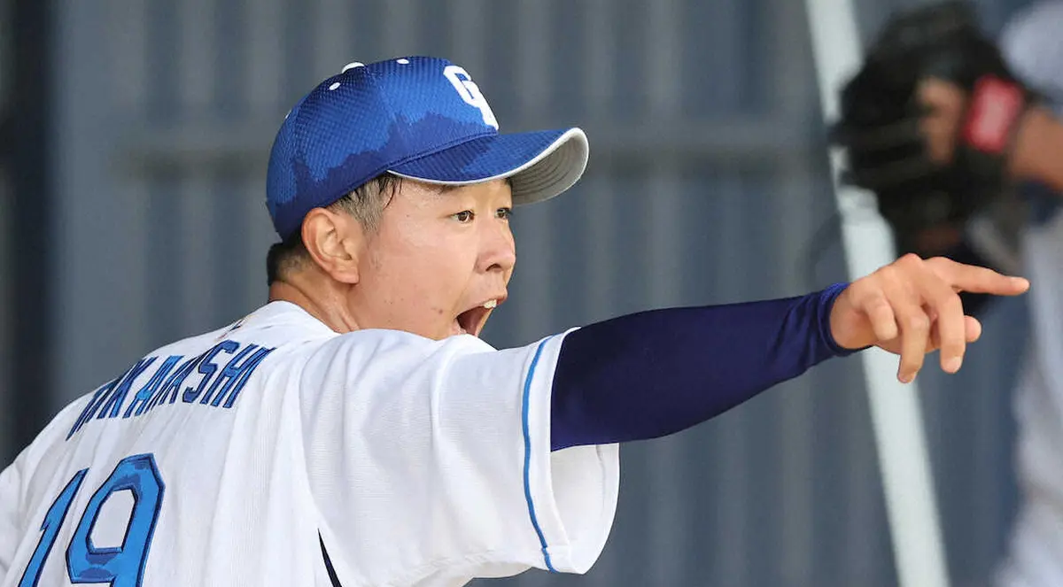 【画像・写真】中日・高橋宏に第1回WBC胴上げ投手の大塚コーチが金言　「相手見下して投げるくらいでないと」