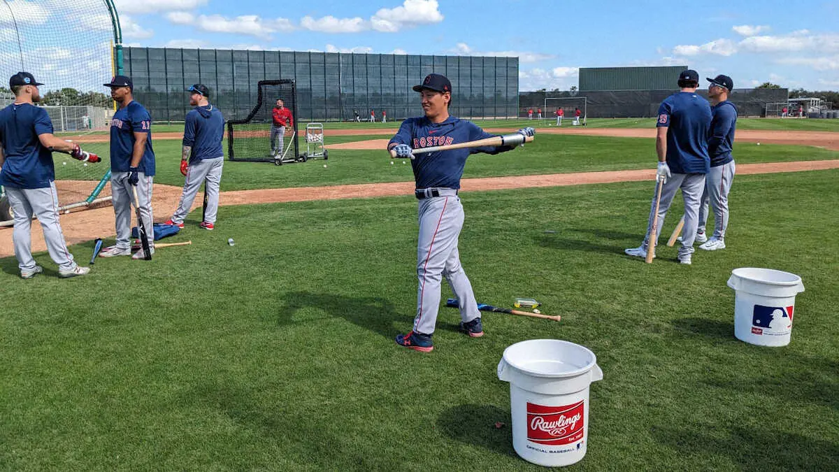 【画像・写真】レッドソックス・吉田　予告弾！本拠「グリーンモンスター」模したフェンス越え