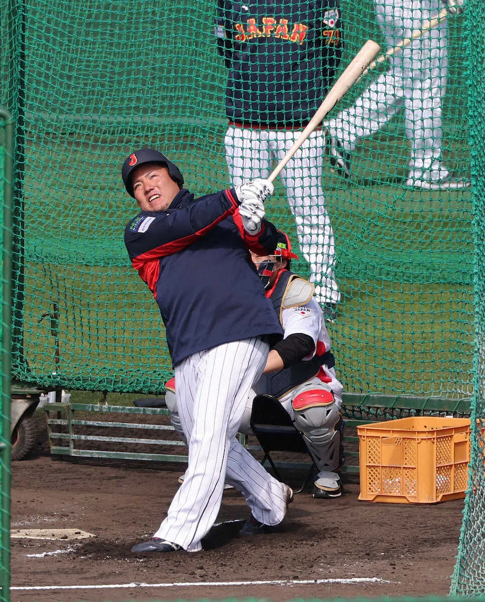 【画像・写真】侍・山川が13発　栗山監督の“一発指令”に豪快スイング！ファン大歓声　明るくチームも盛り上げた