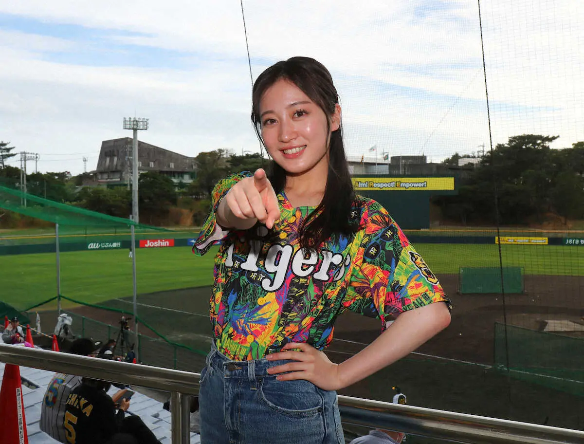 【画像・写真】“虎党”NMB48・川上千尋が阪神キャンプ訪問　木浪の打力絶賛　ドラ1森下には「アレの戦士の予感」