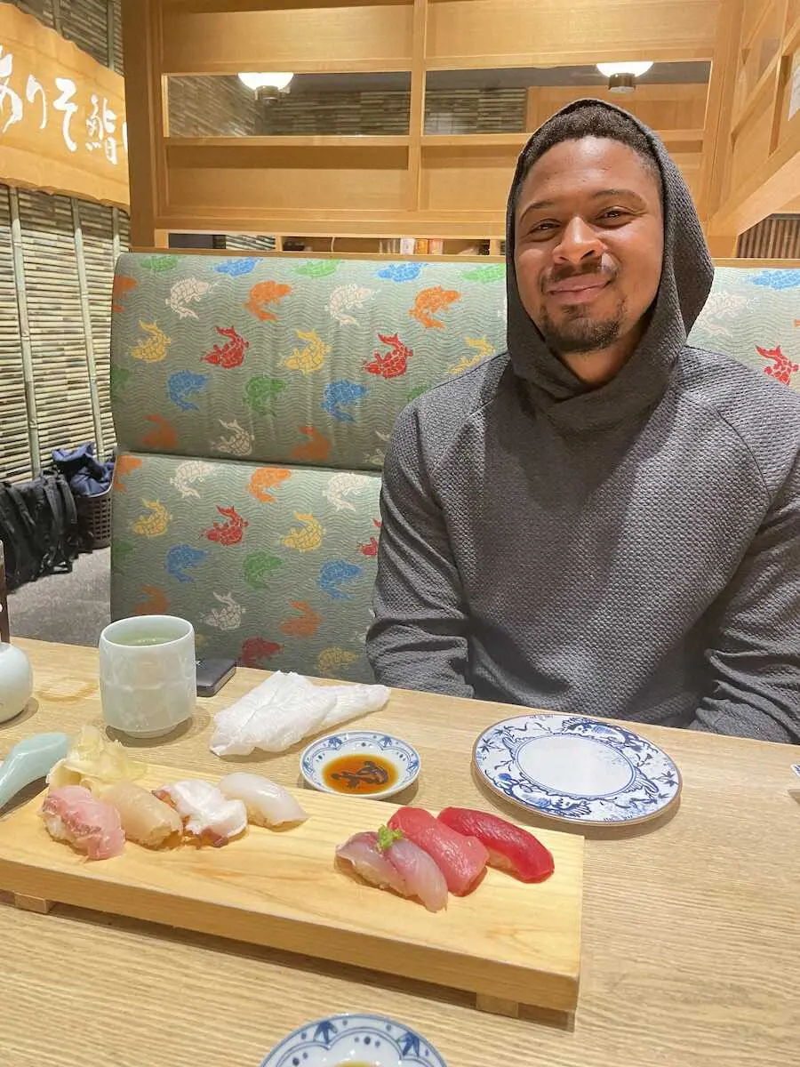 【画像・写真】ロッテの新外国人ぺルドモが来日「今はとてもエキサイティングな気持ち」