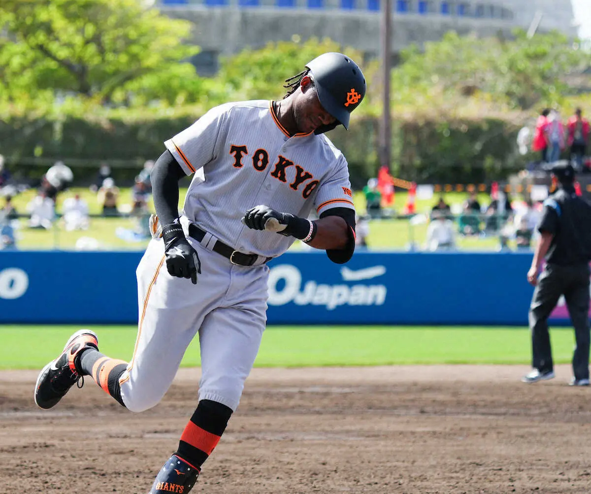 【画像・写真】巨人・ブリンソン　本領発揮オープン戦開幕弾　俺の時間だ「デイム・タイム」ポーズ披露