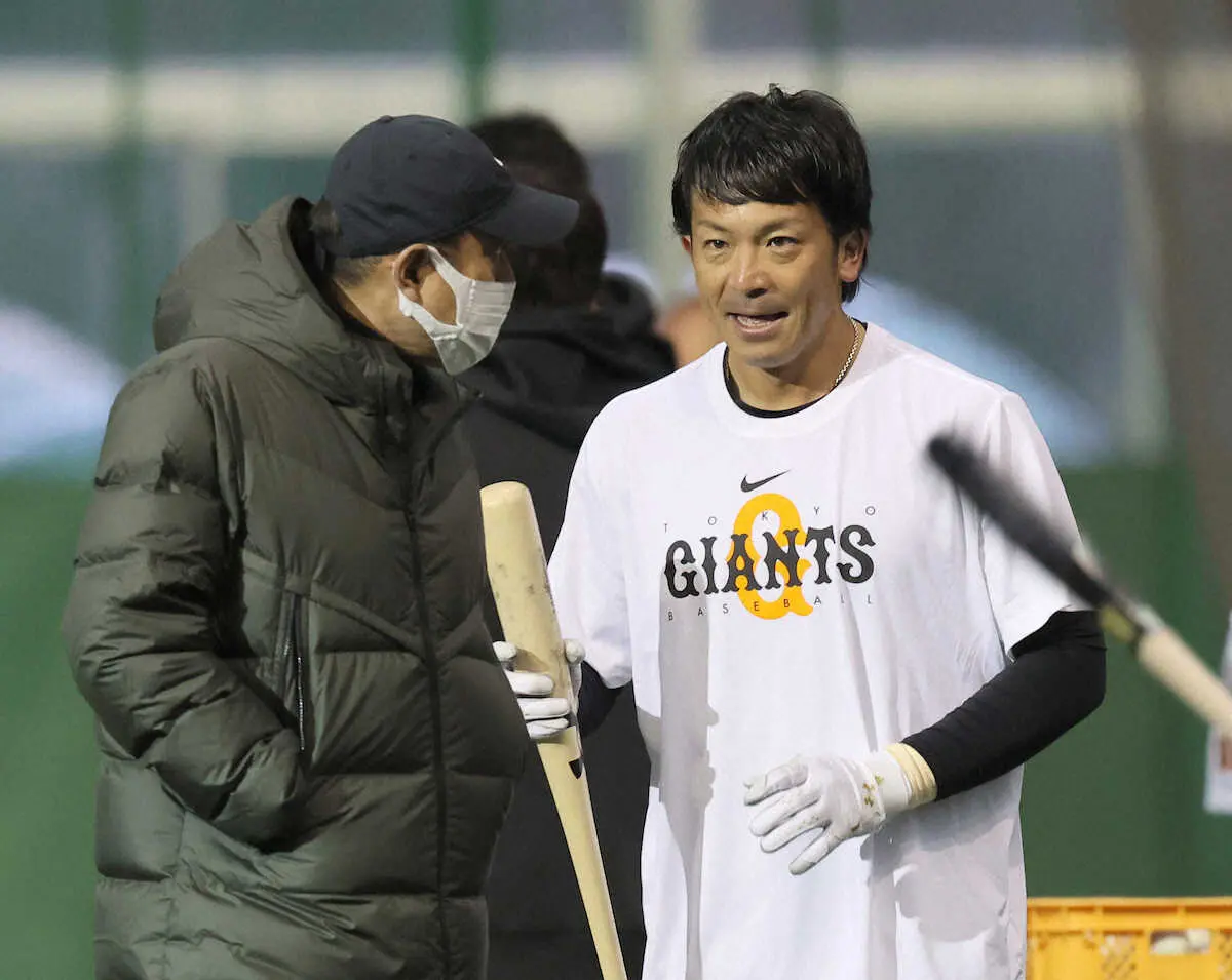 【画像・写真】【キャンプ隠しマイク】巨人のマッチ　1軍昇格した中山チェック「守備はショート、名前はライト（礼都）」