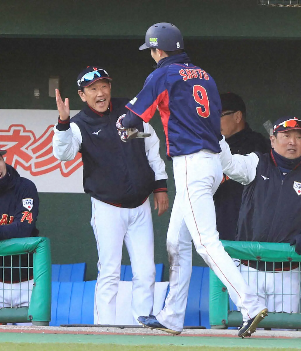 【画像・写真】侍・周東　スピード生還　同点9回2球で決勝点　5回には3球で同点演出　切り札の役割果たした