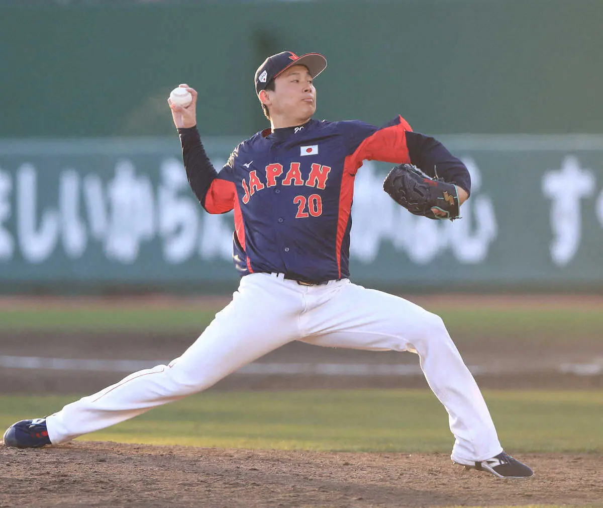 【画像・写真】侍・栗林　充実“初セーブ”「真っすぐはコースに投げられていたし、フォークも低めにいっていた」