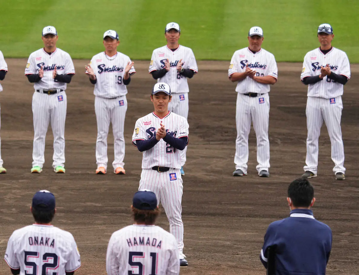 【画像・写真】ヤクルト浦添キャンプ打ち上げ！小川選手会長「情熱と愛を持ち続ければ、チームスワローズは成長する！」