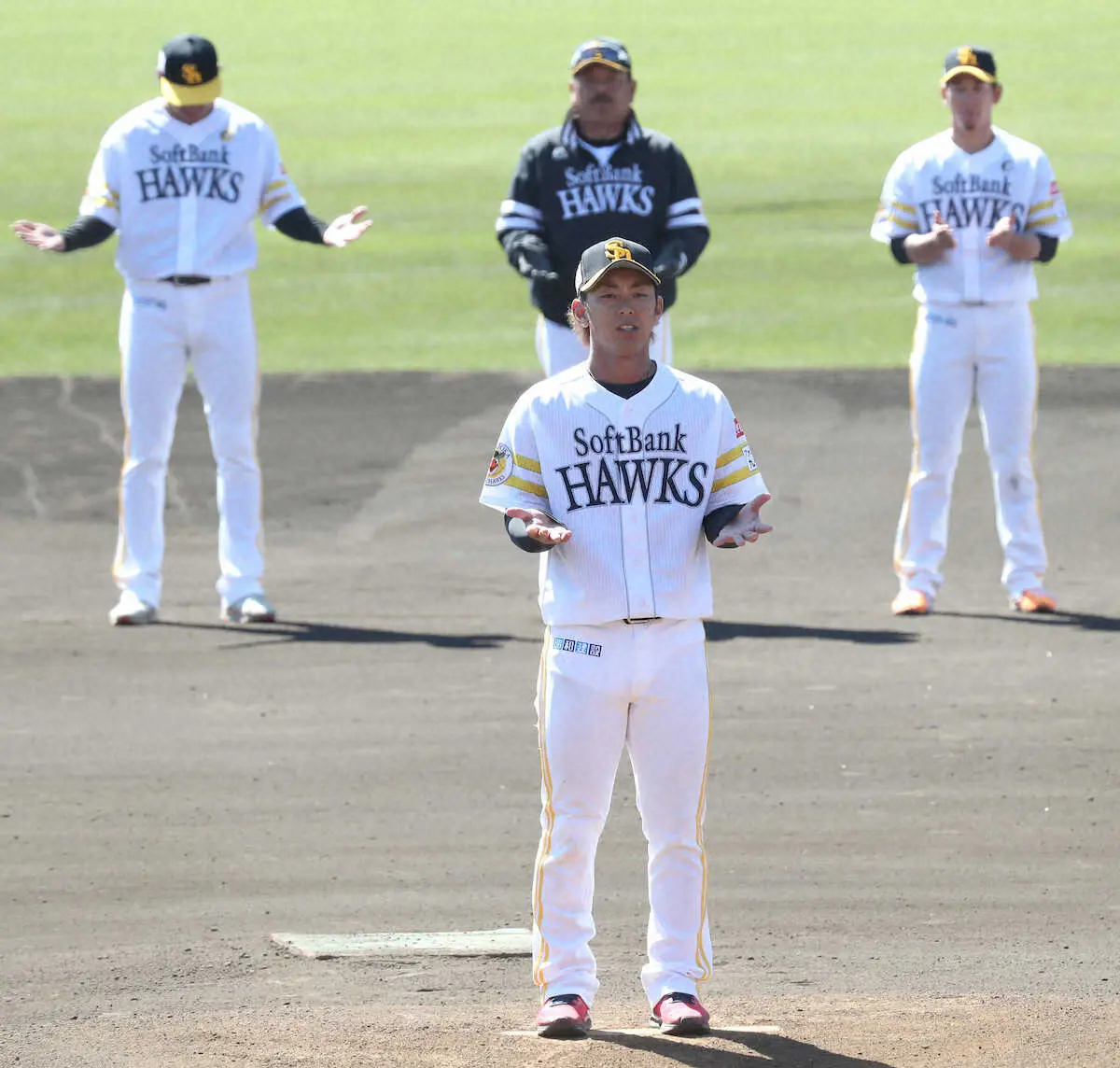 【画像・写真】ソフトBキャンプ打ち上げ　今宮「チームとしてやりたいことはできた」遊撃定位置死守へも攻めの姿勢