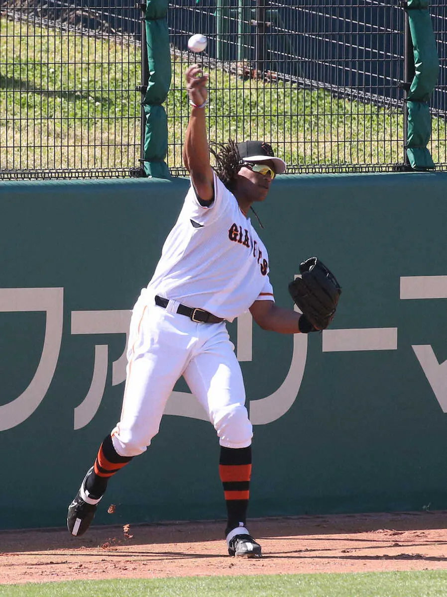 【画像・写真】巨人　ウォーカー、秋広ら野手4人が2軍へ