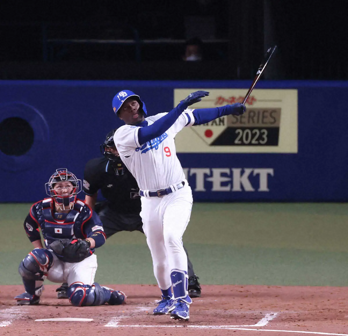 【画像・写真】今年の中日は違う！アキーノが2戦続けて“侍打ち”に成功　同点ソロに「打線に厚み出るわ」竜党歓喜