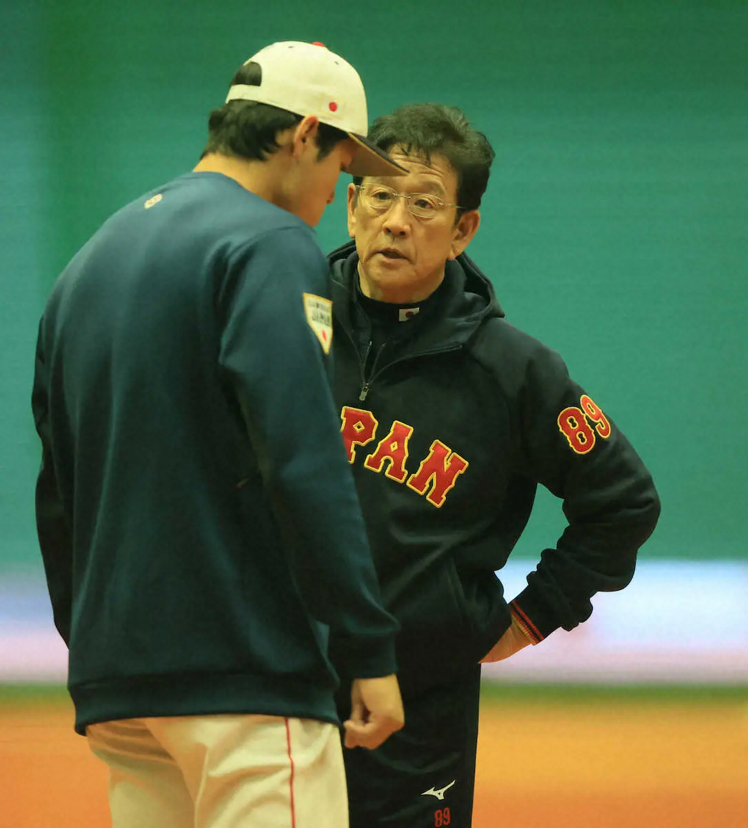 【画像・写真】【クリヤマイク】侍・栗山監督　吉田を抱きしめ迎え入れ「言葉はいらないだろ」