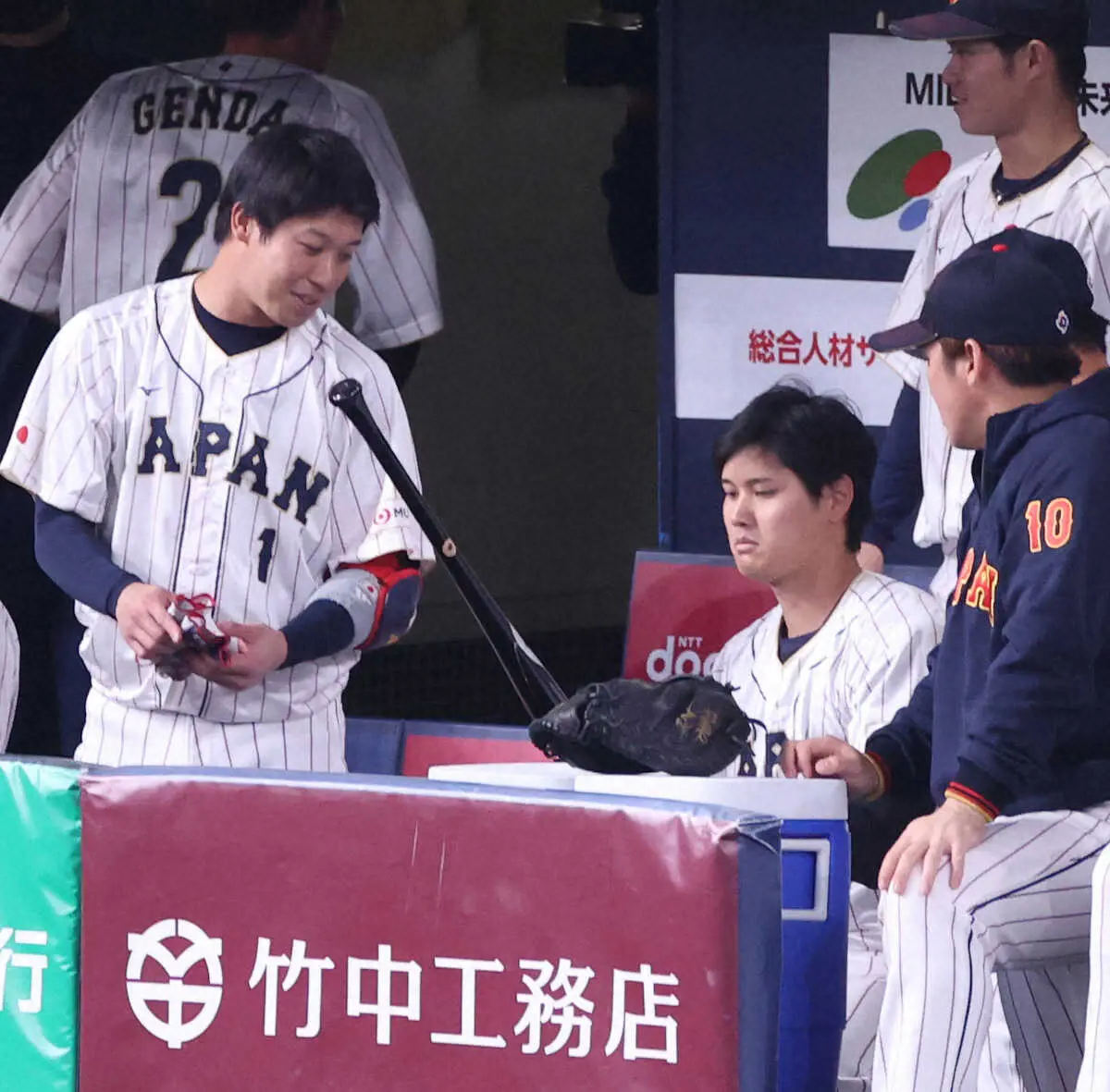 【画像・写真】大谷翔平の「片ひざ弾」「バット折れ弾」に侍戦士もあんぐり　「野球辞めたい」「フライかなと思った」