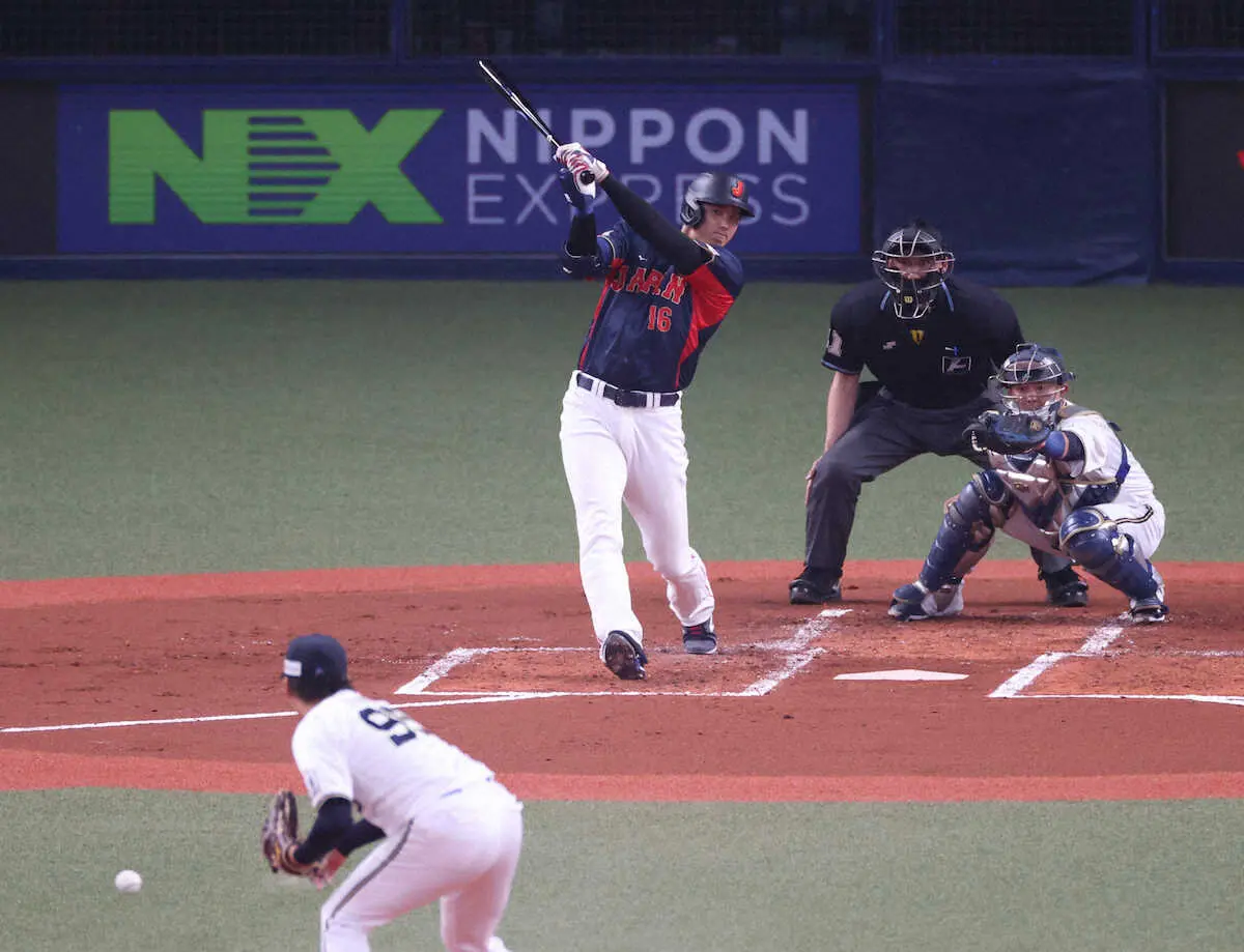 【画像・写真】大谷翔平、第1打席は驚速の中前打　本人は塁上で首かしげるも、新4番の吉田の先制打呼ぶ