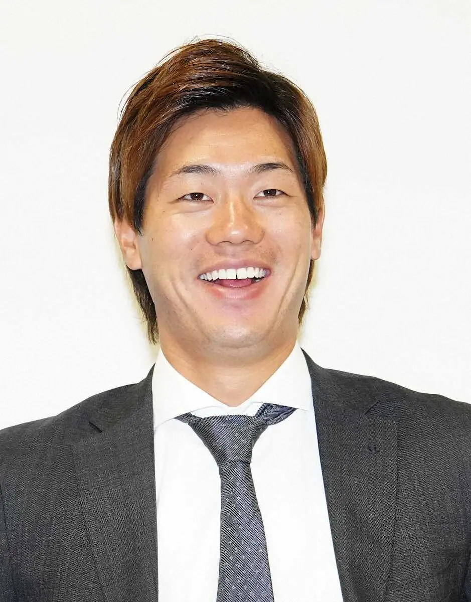 【画像・写真】トレードでの日本ハム入団会見を行った福田光（撮影・長久保　豊）