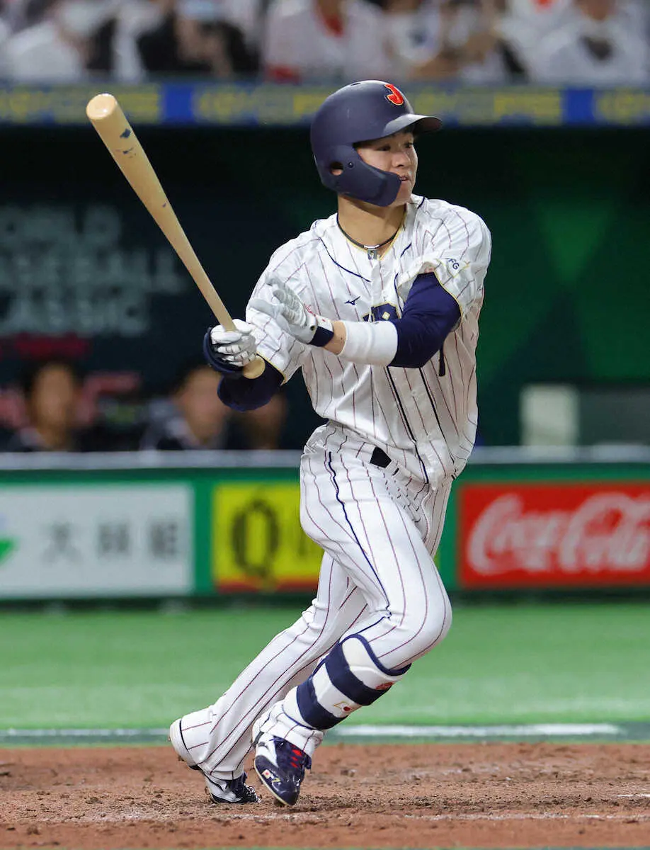 【画像・写真】侍・中野　源田負傷交代の穴埋める！WBC初安打が三塁打　塁上で歓喜の“ペッパーミル”パフォ