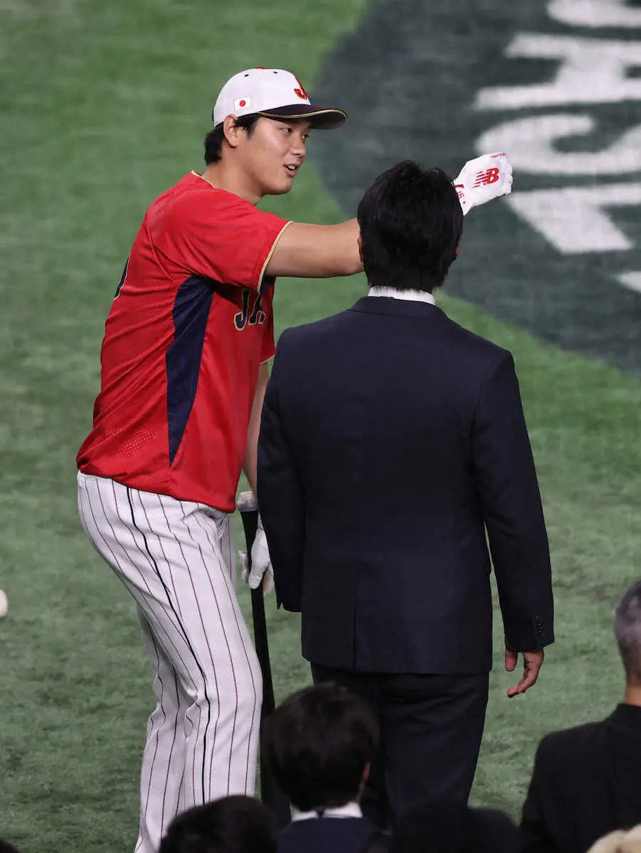 【画像・写真】侍ジャパン大谷　尊敬する日本ハム稲葉GMと再会　「TOWER11に来てよ」などと談笑