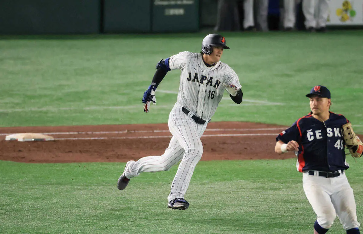 【画像・写真】＜日本・チェコ＞4回、適時二塁打を放つ大谷（撮影・尾崎　有希）